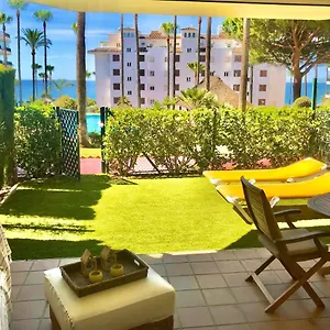 Mi Capricho, Beachfront, Grownfloor, Private Garden & Terrace Apartment