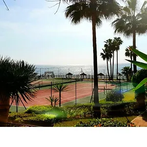 Mansion Alhamar - 2 Bedroom, Frontline Beach, Mountain Views, Full Size Pool, Tennis Courts, Close To Shops, On-site Bar & Chiringuito Sitio de Calahonda